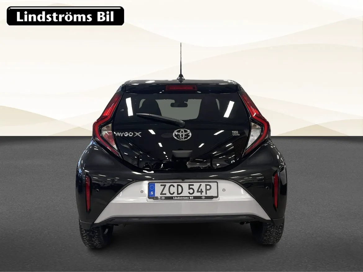 Vehicle image 7