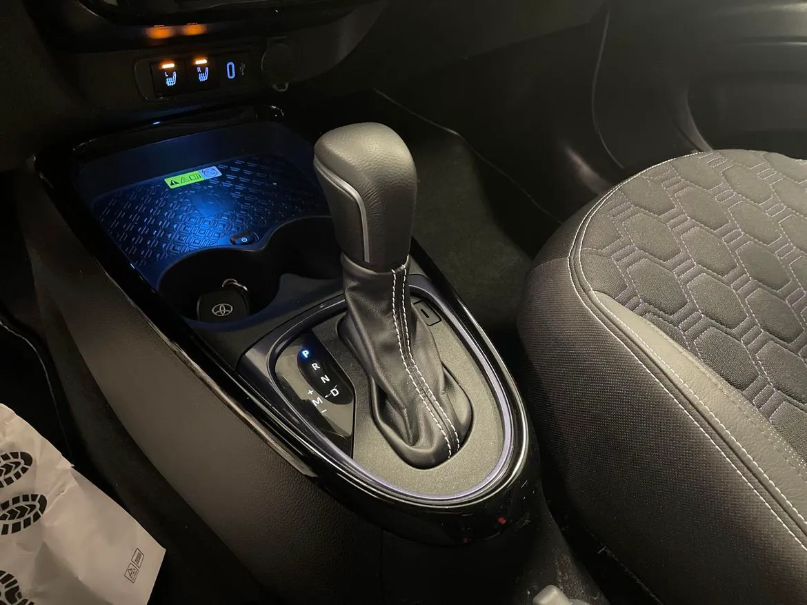 Vehicle image 16