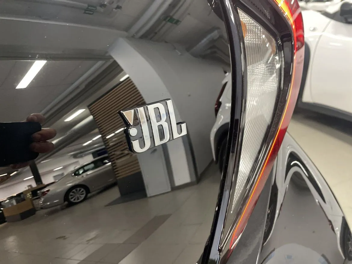 Vehicle image 20