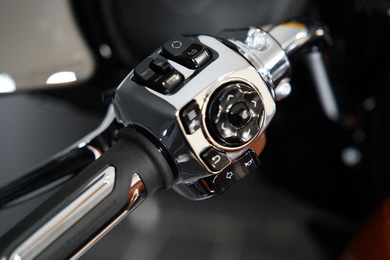 Harley-Davidson CVO Street Glide bild 12