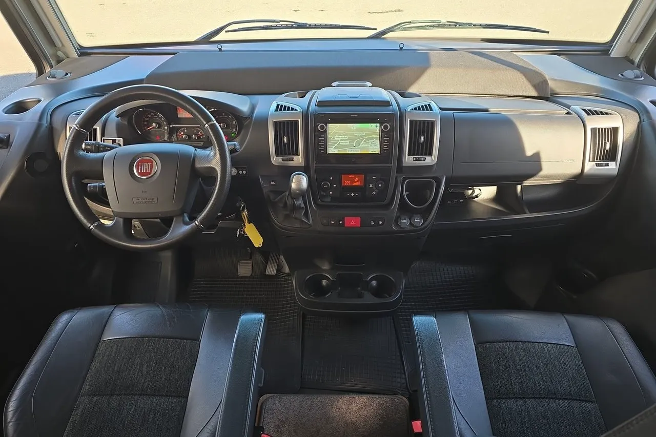 Vehicle image 27