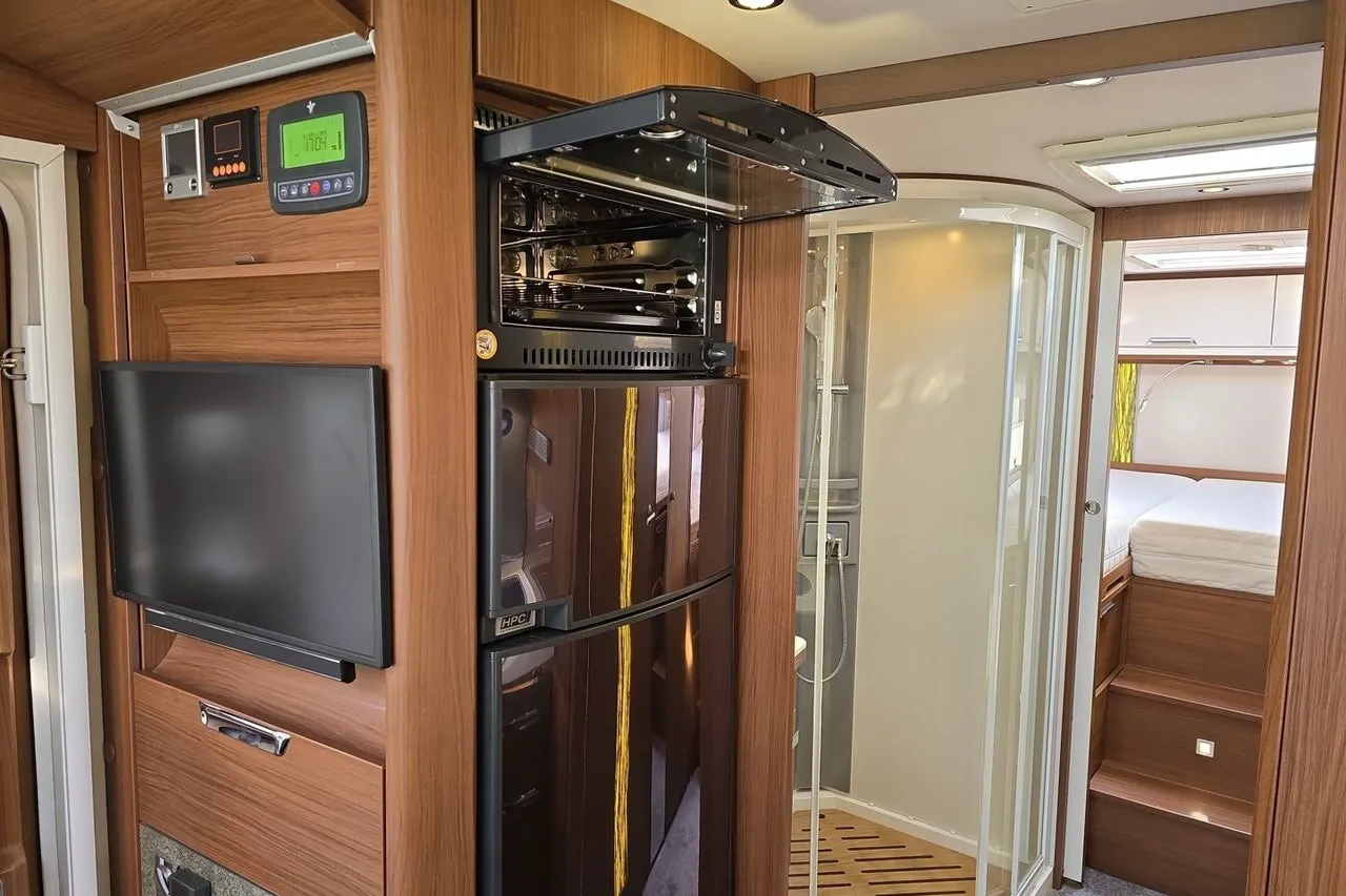 Vehicle image 21