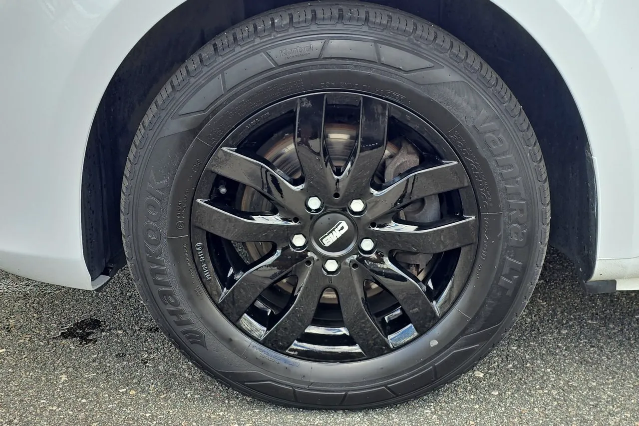 Vehicle image 37
