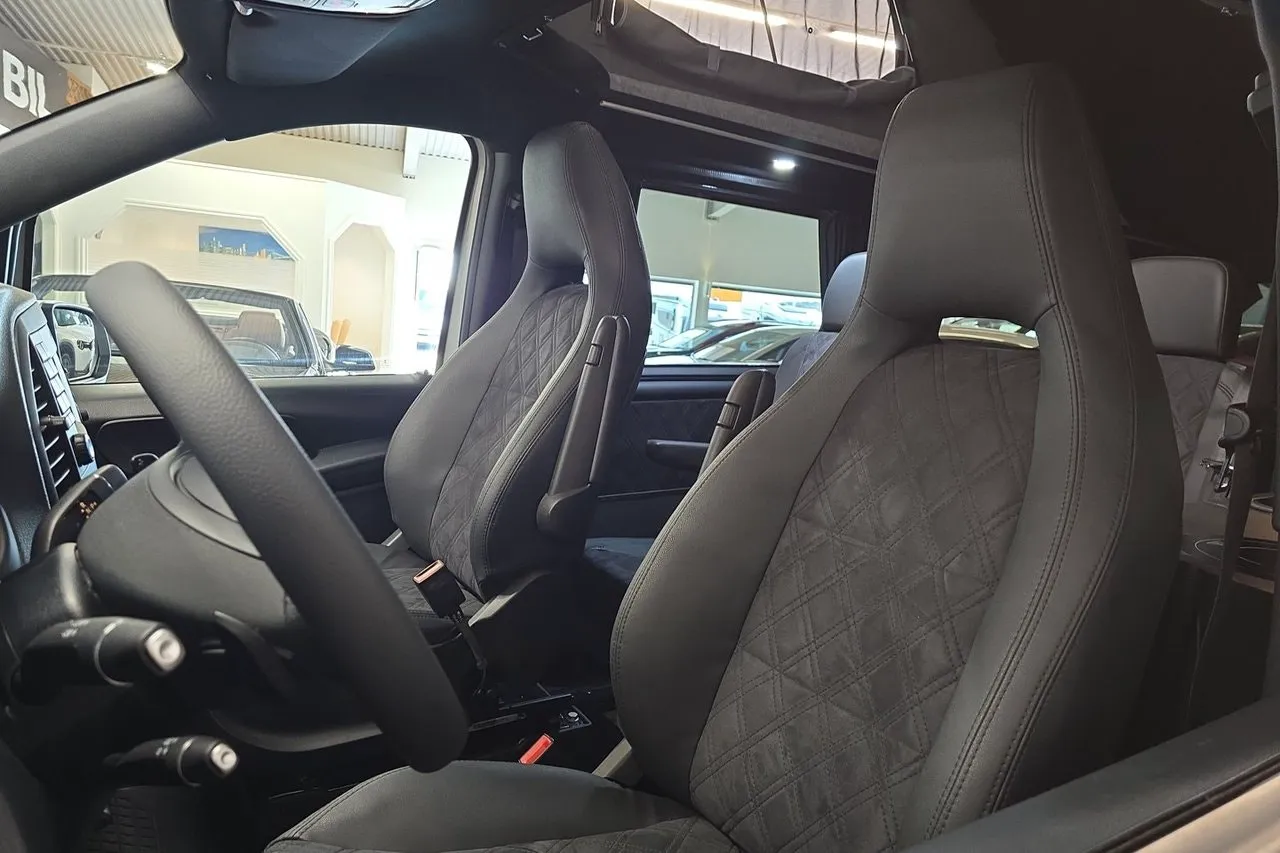 Vehicle image 31