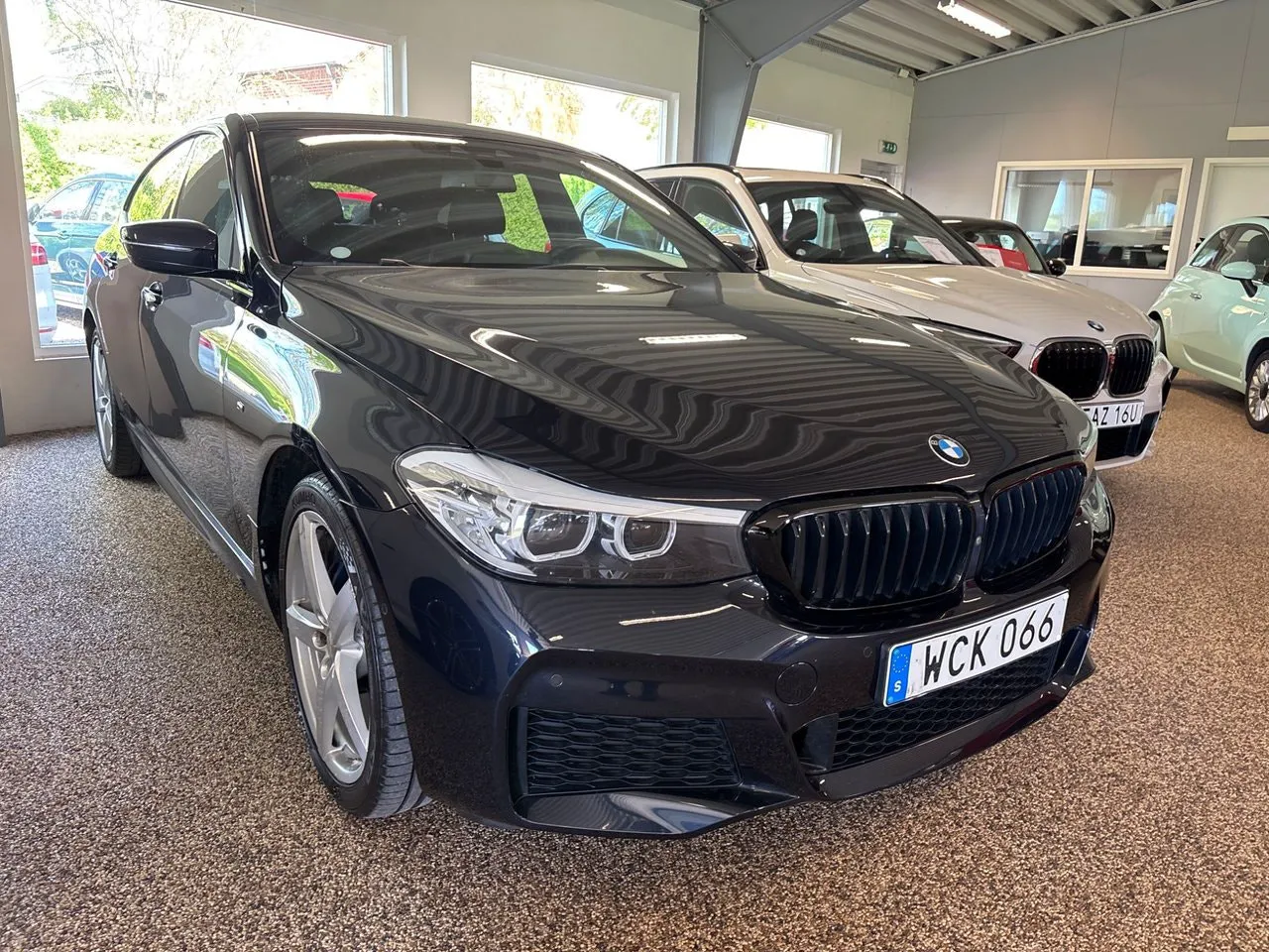 Vehicle image 6