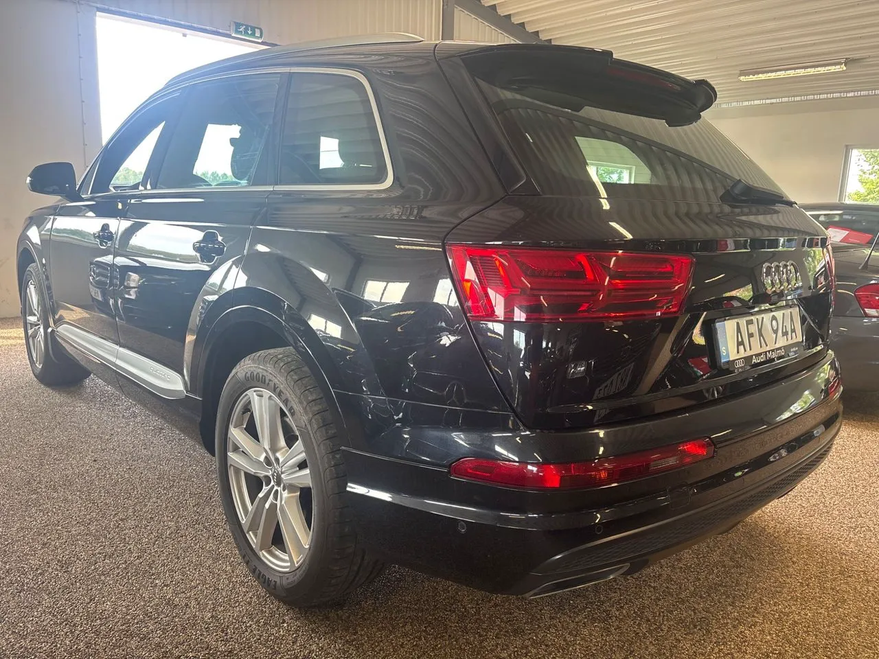 Vehicle image 11