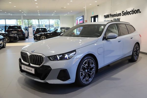 BMW 530 e xDrive Touring / M Sport / HUD / HK - 2026