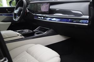 BMW M760 bild 11