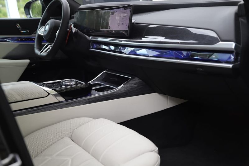 BMW M760 bild 11