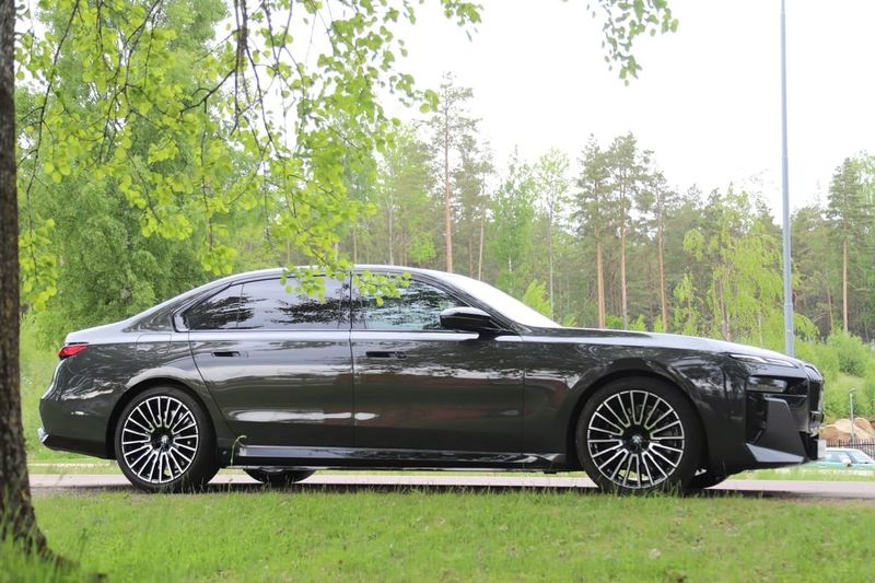 BMW M760 bild 6