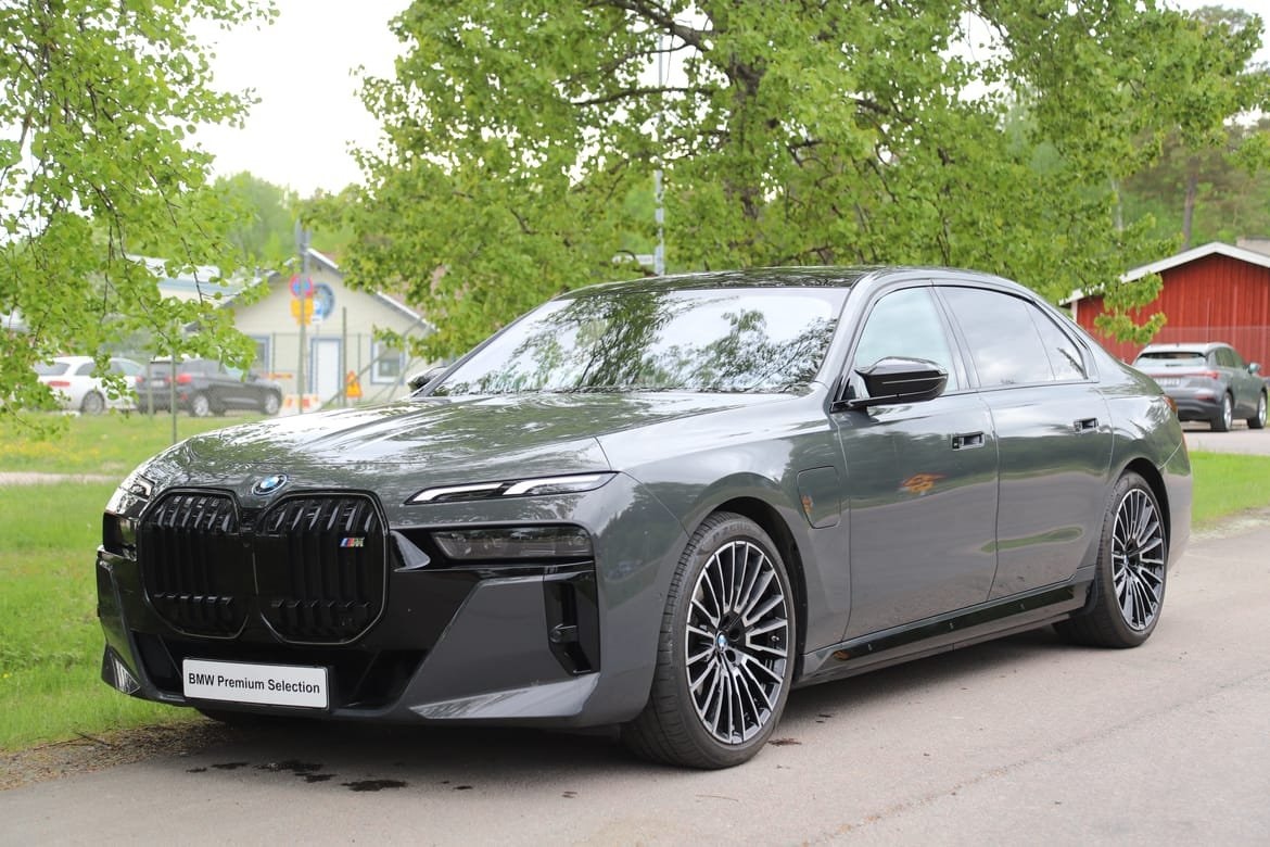 BMW M760