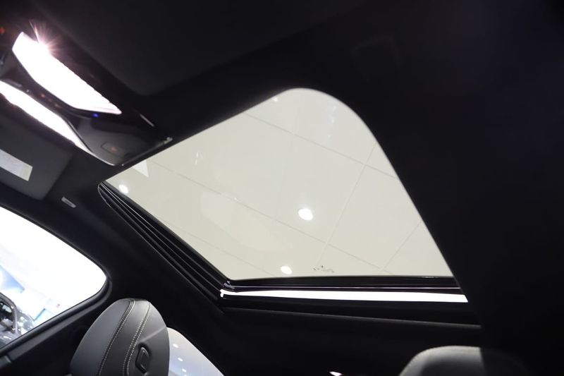 BMW i4 bild 16