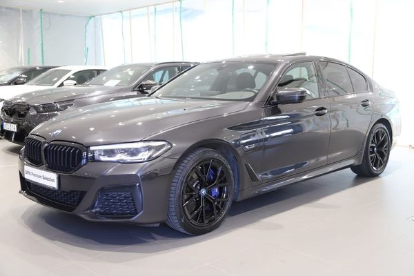 BMW 545 e M sport / H&K / Glas taklucka / Comfort Access - 2023