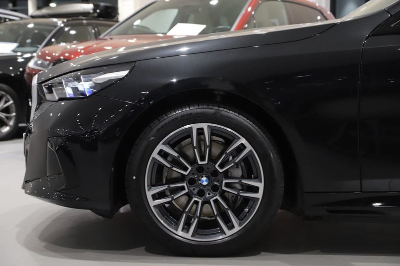BMW i5 bild 4