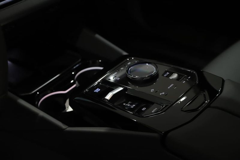 BMW i5 bild 11