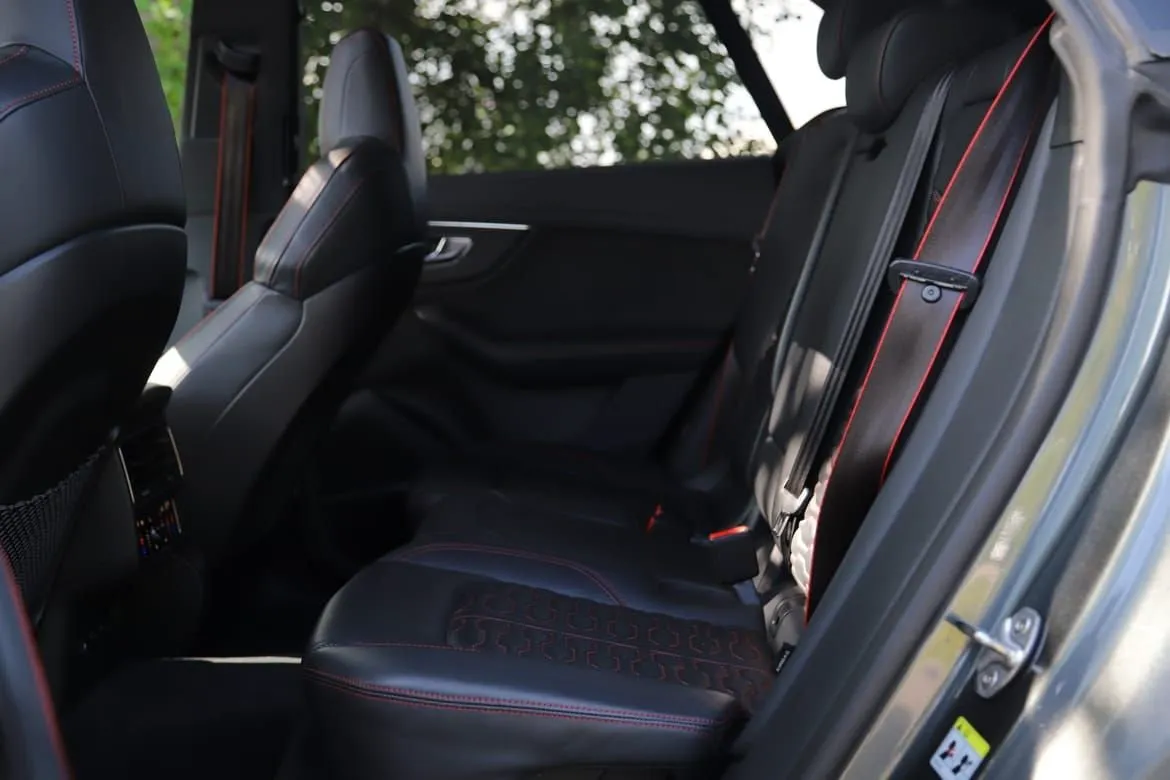 Vehicle image 16