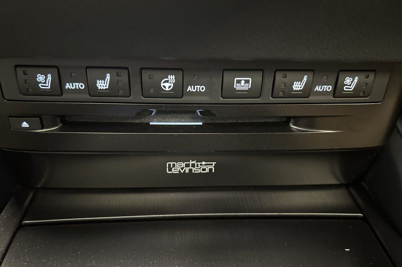 Lexus ES bild 11