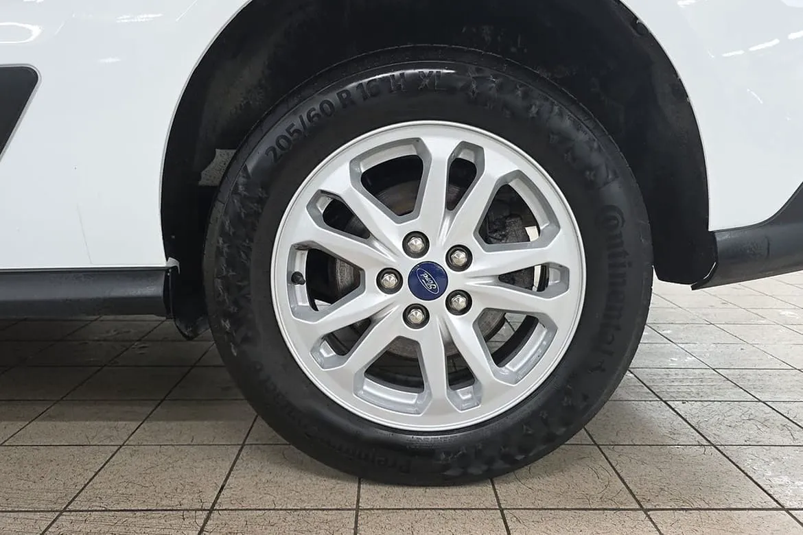 Vehicle image 16