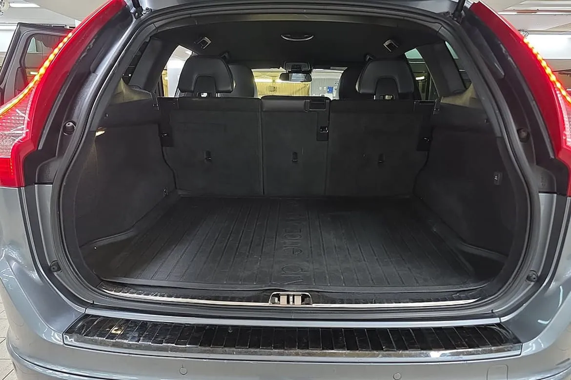 Vehicle image 18