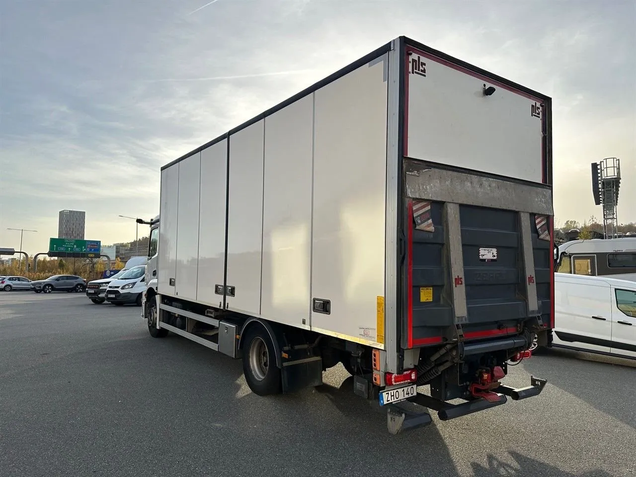 Vehicle image 5