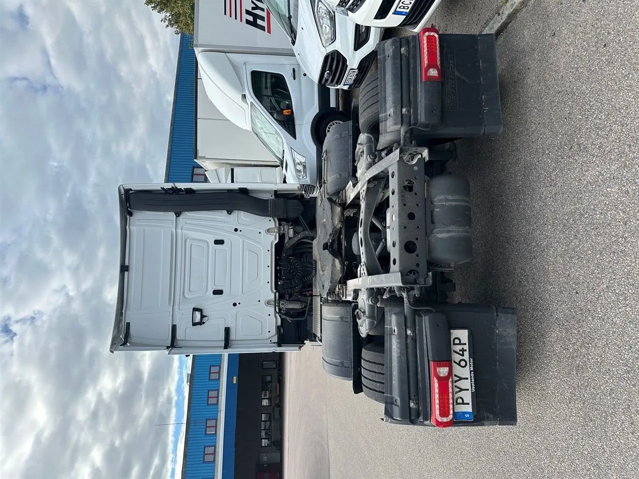 Vehicle image 7