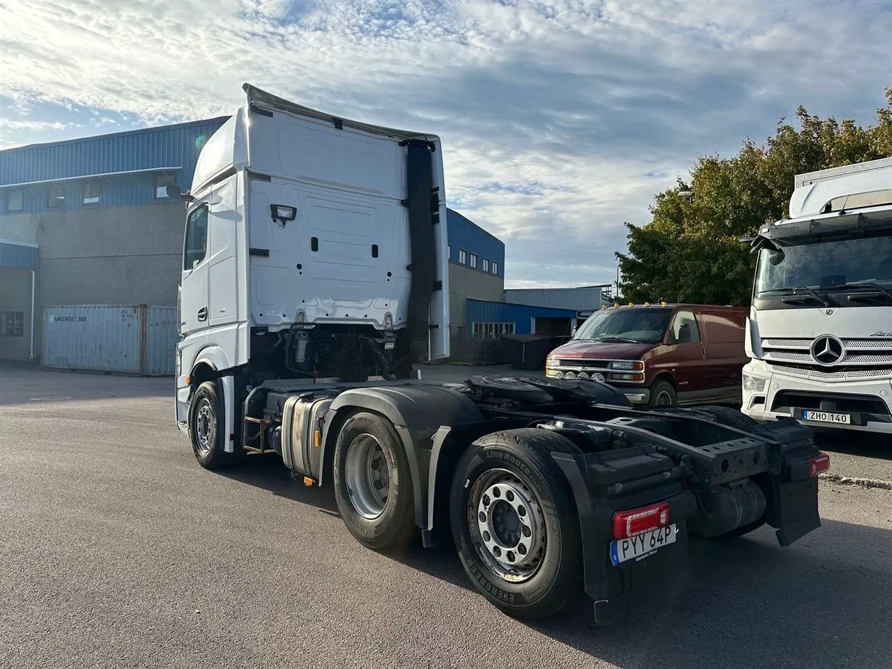 Vehicle image 3