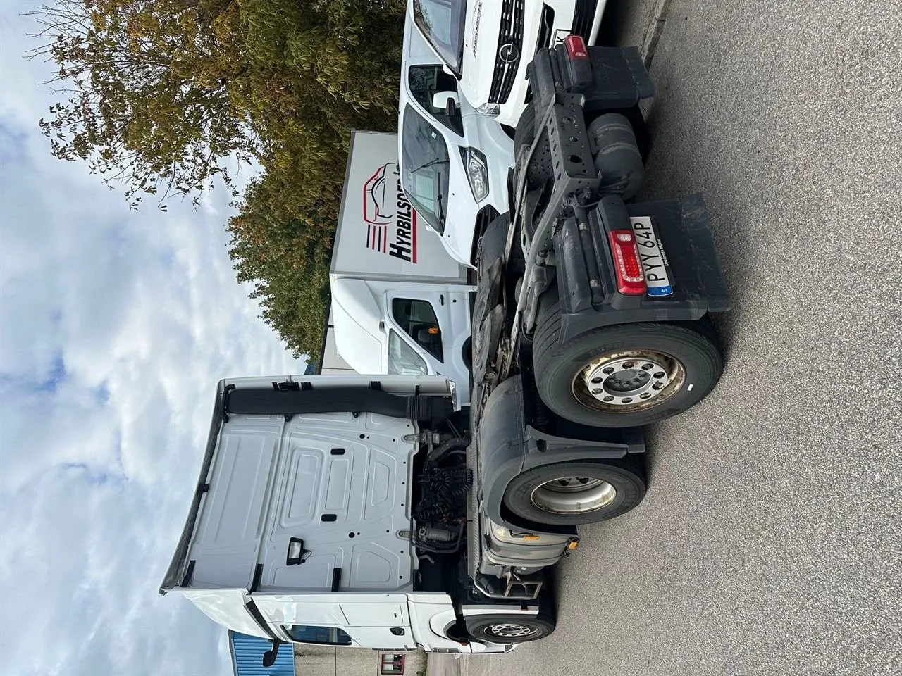 Vehicle image 8