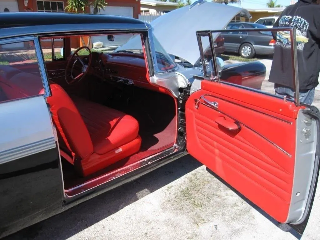Vehicle image 16