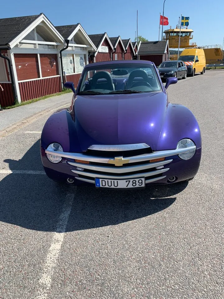 Vehicle image 6