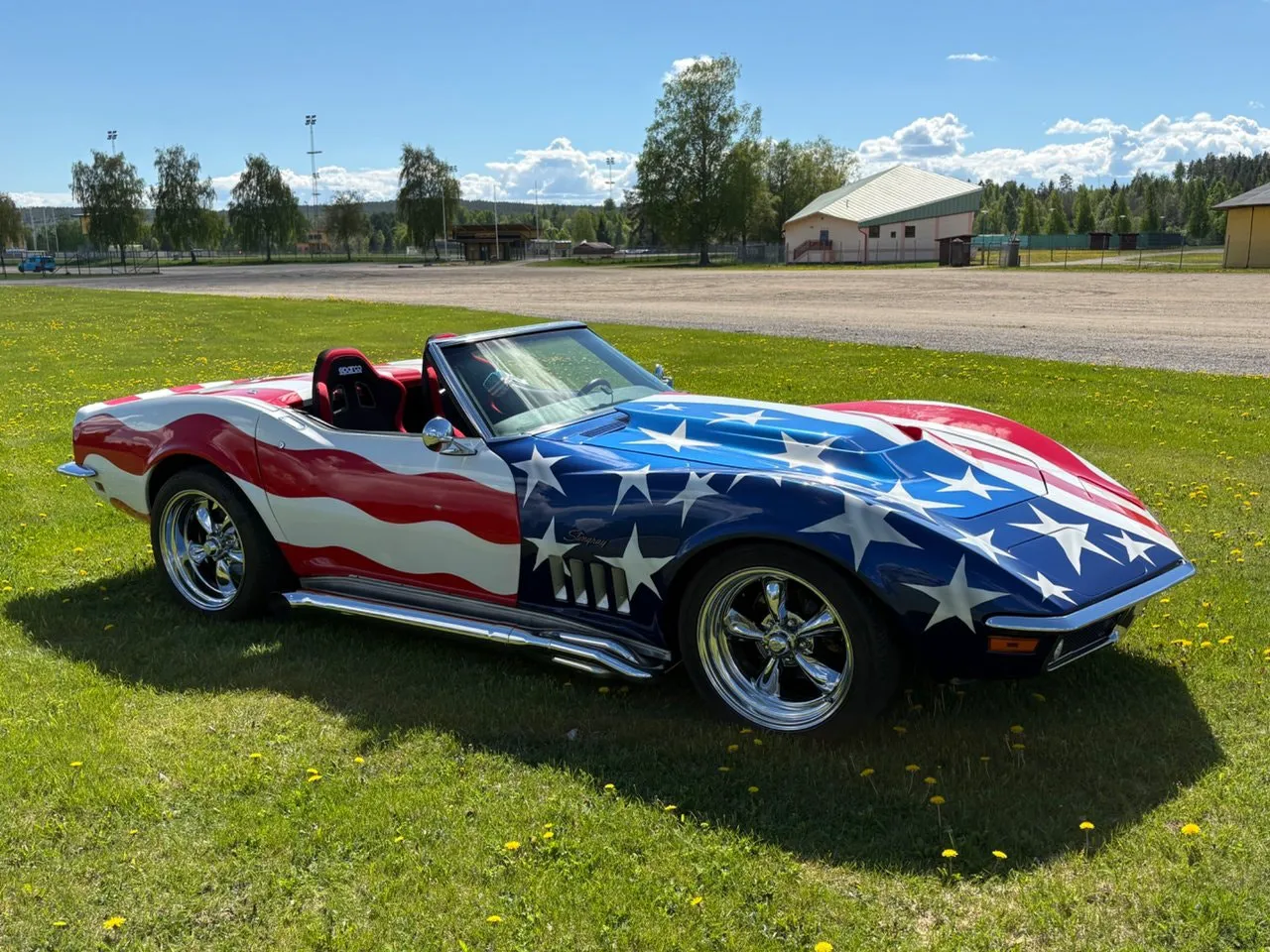 Vehicle image 6