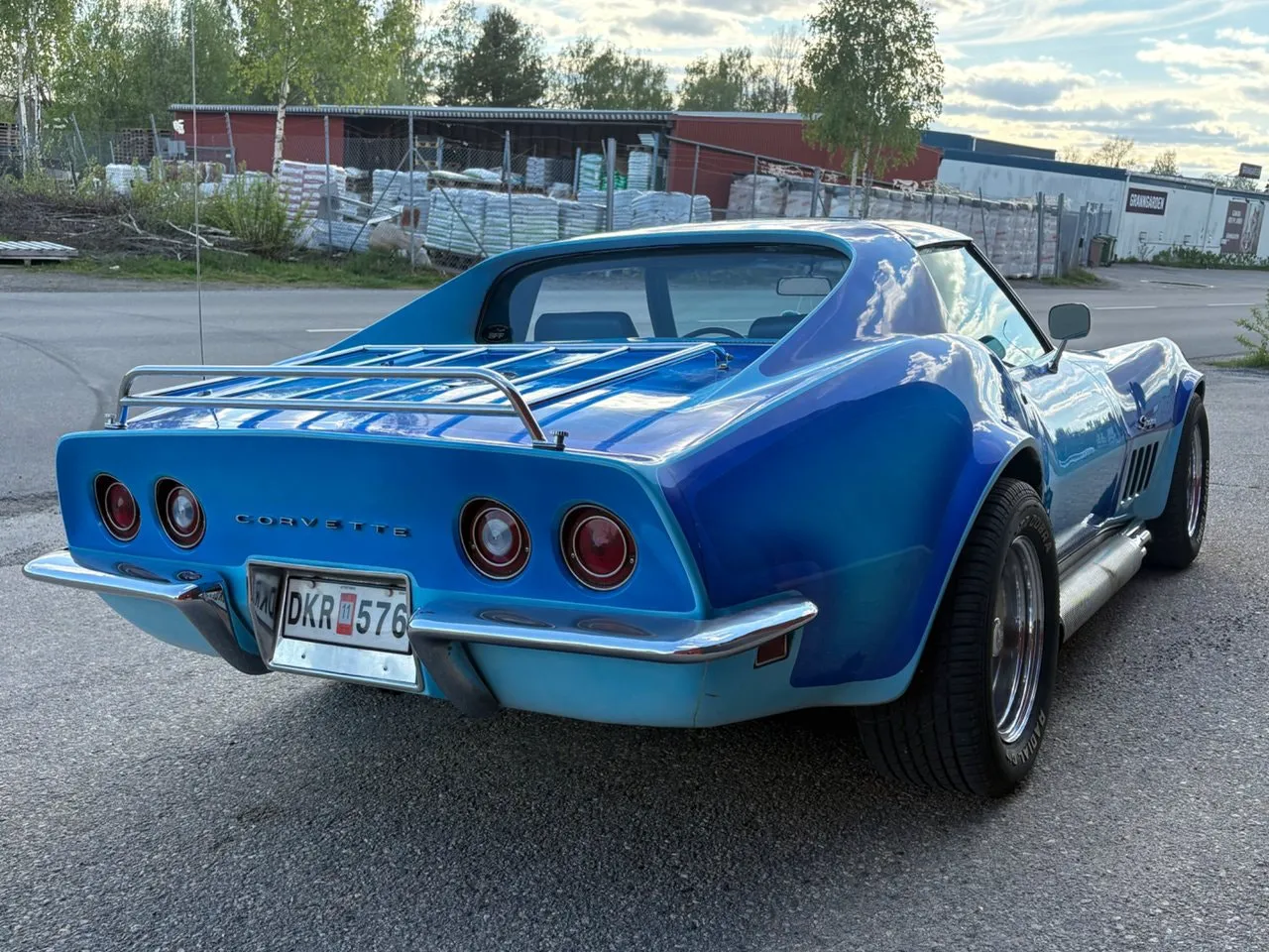Vehicle image 6