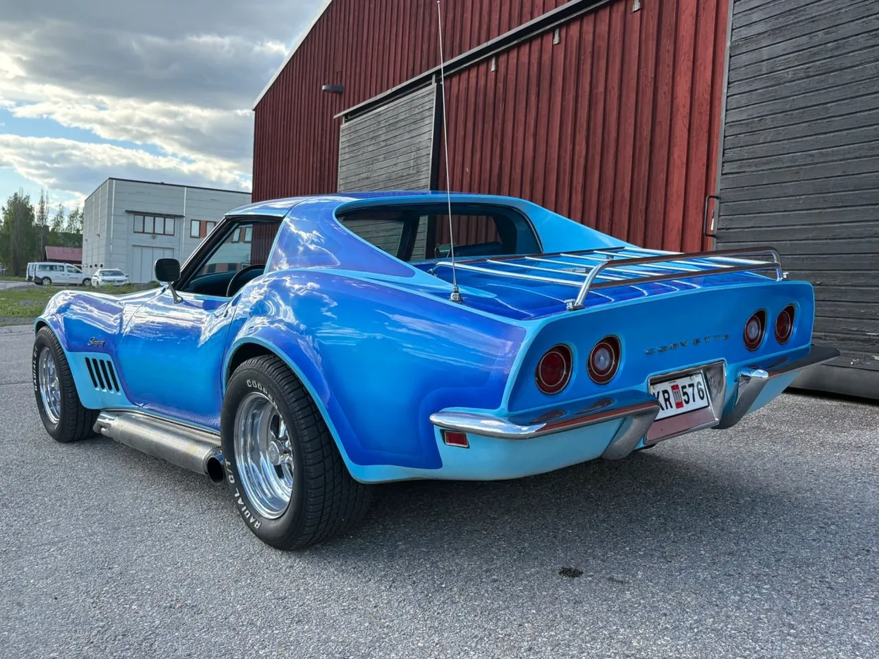 Vehicle image 4