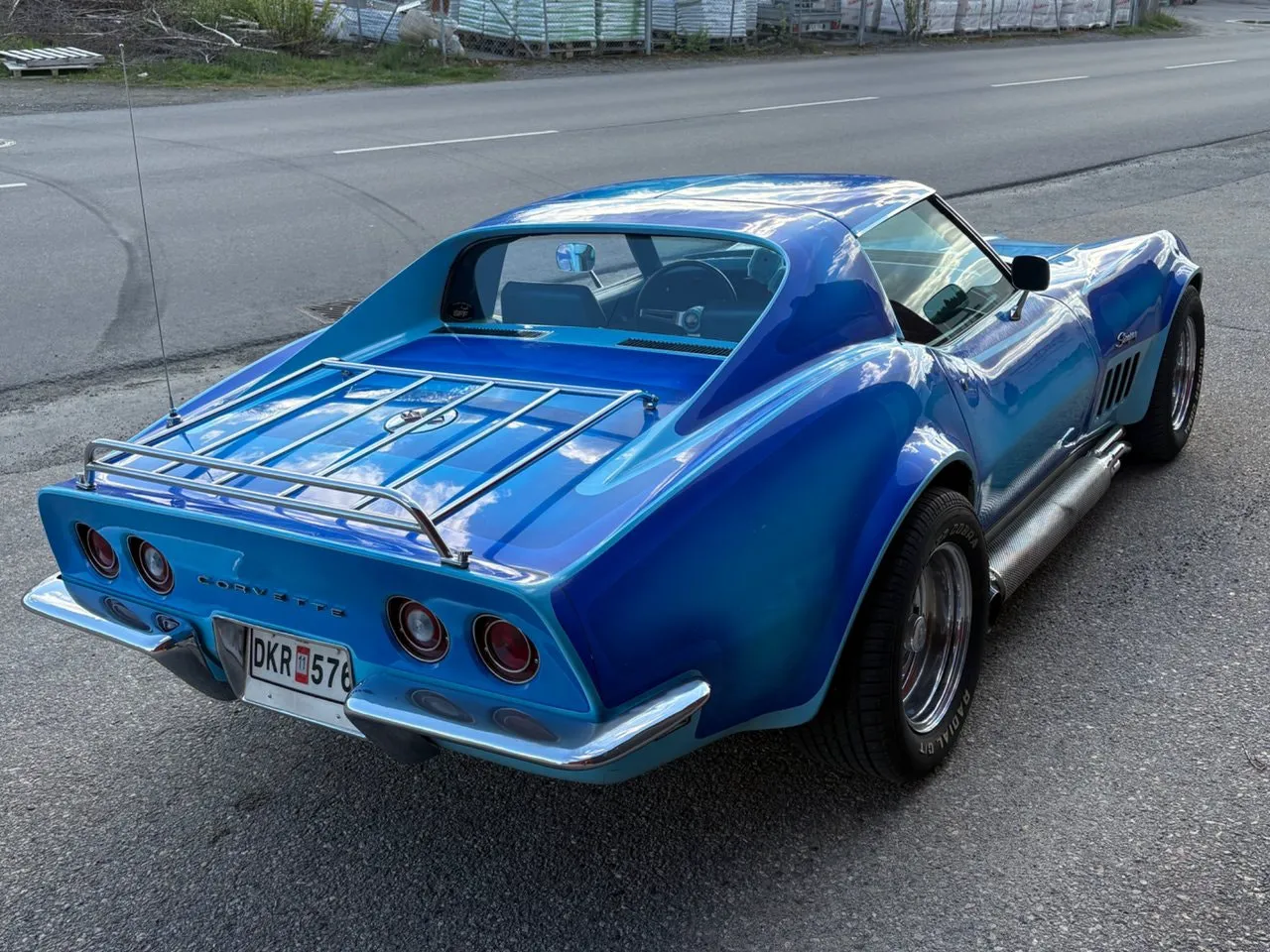 Vehicle image 3