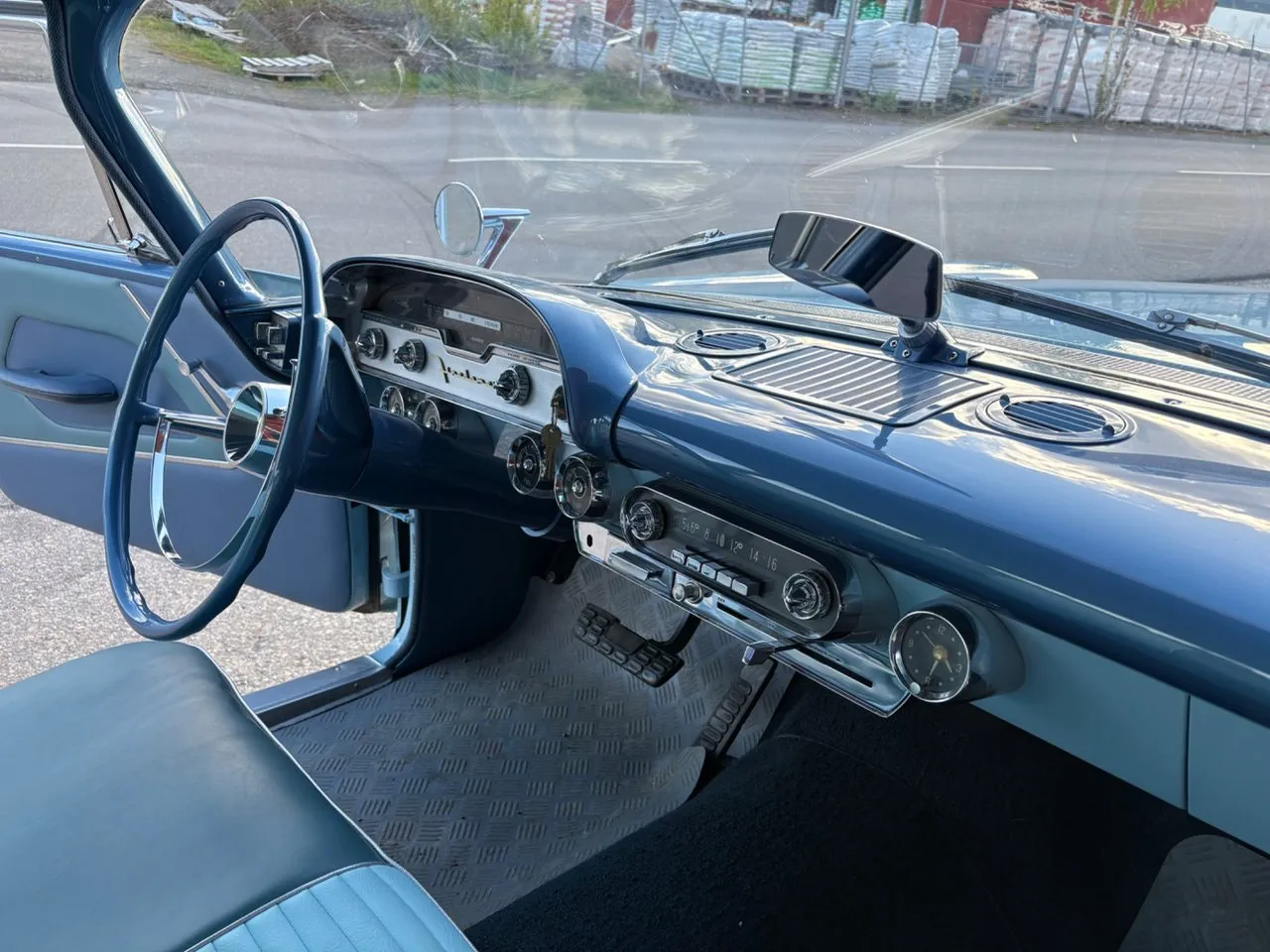 Vehicle image 20