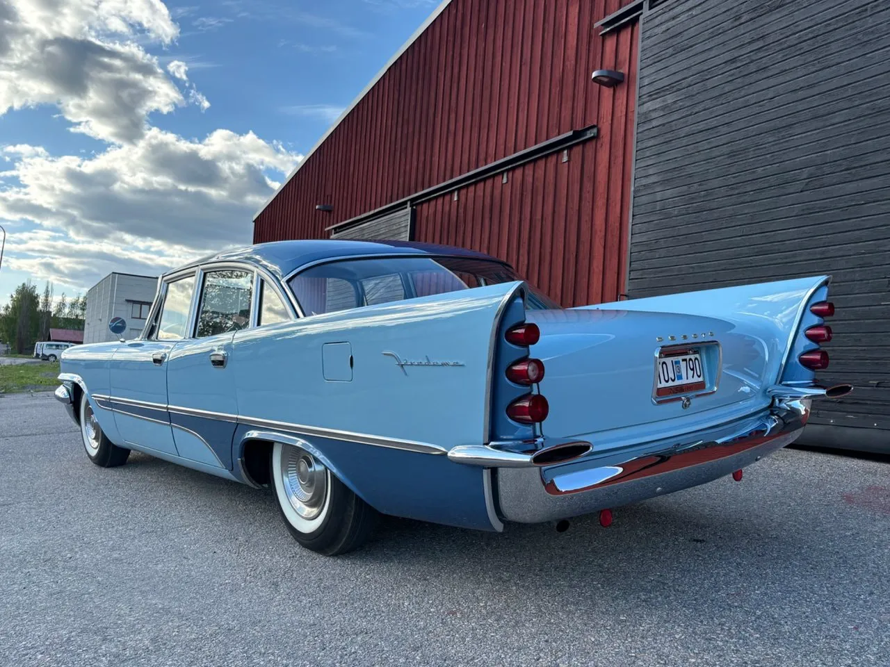 Vehicle image 3