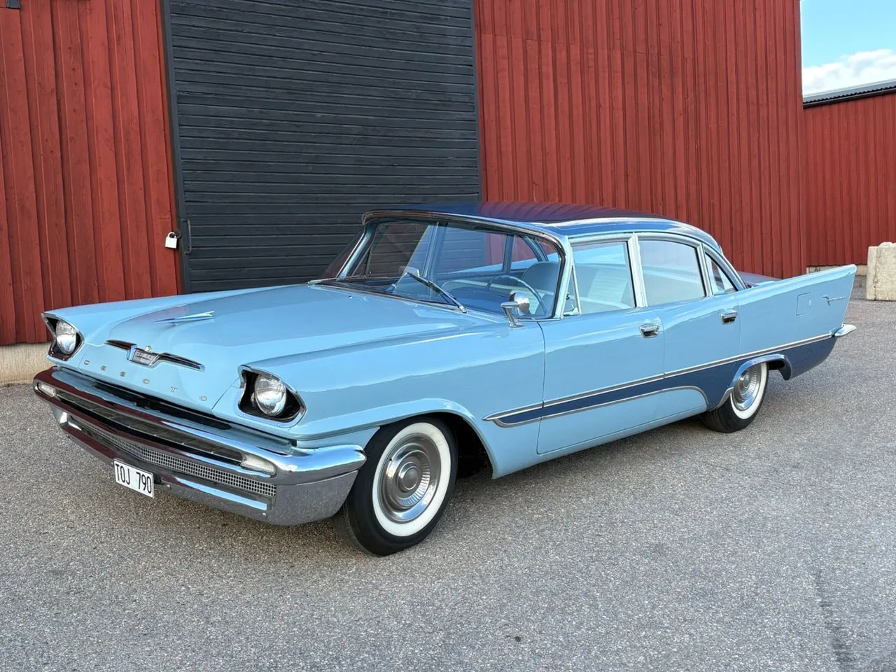Vehicle image 10