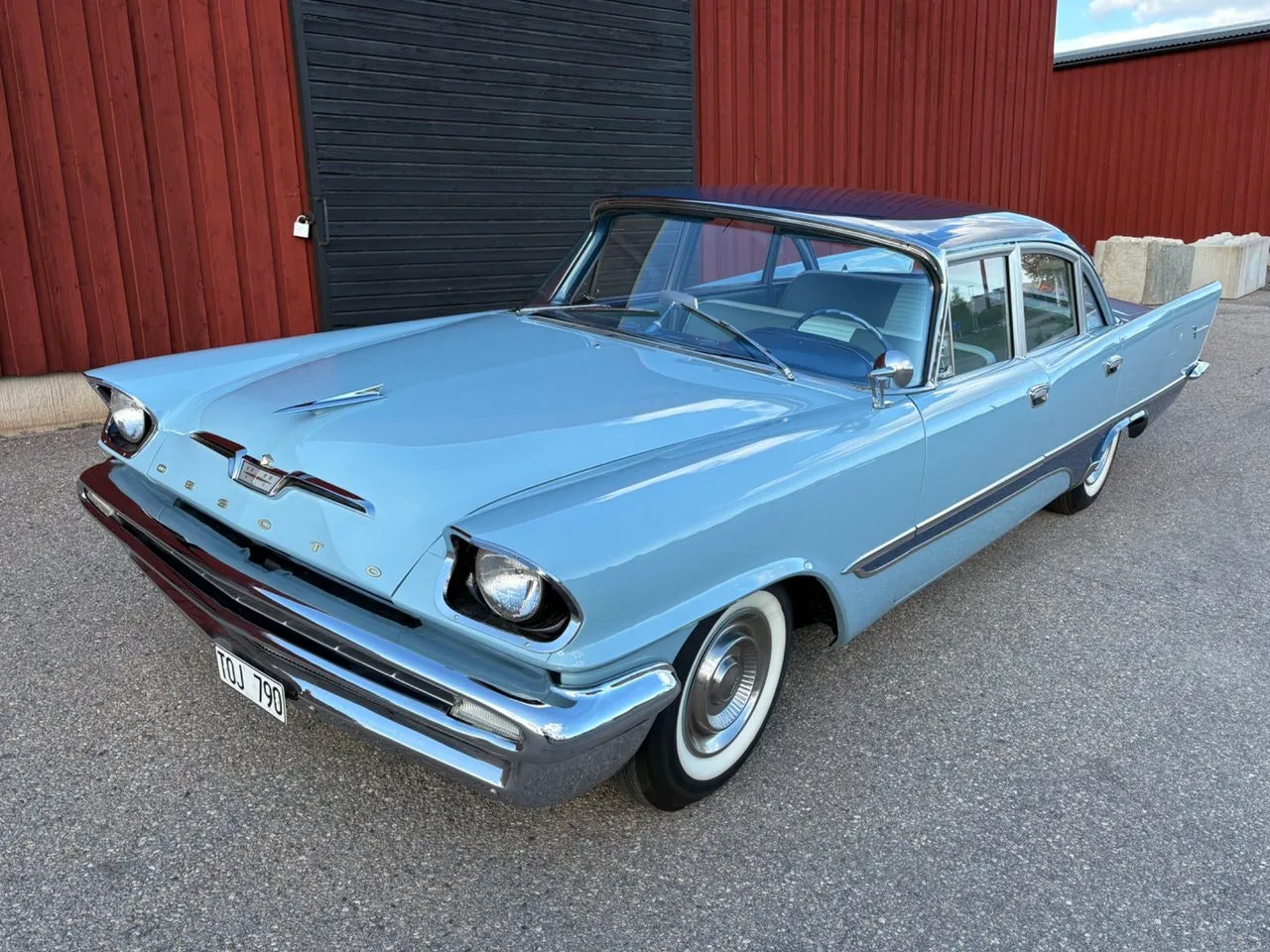 Vehicle image 6