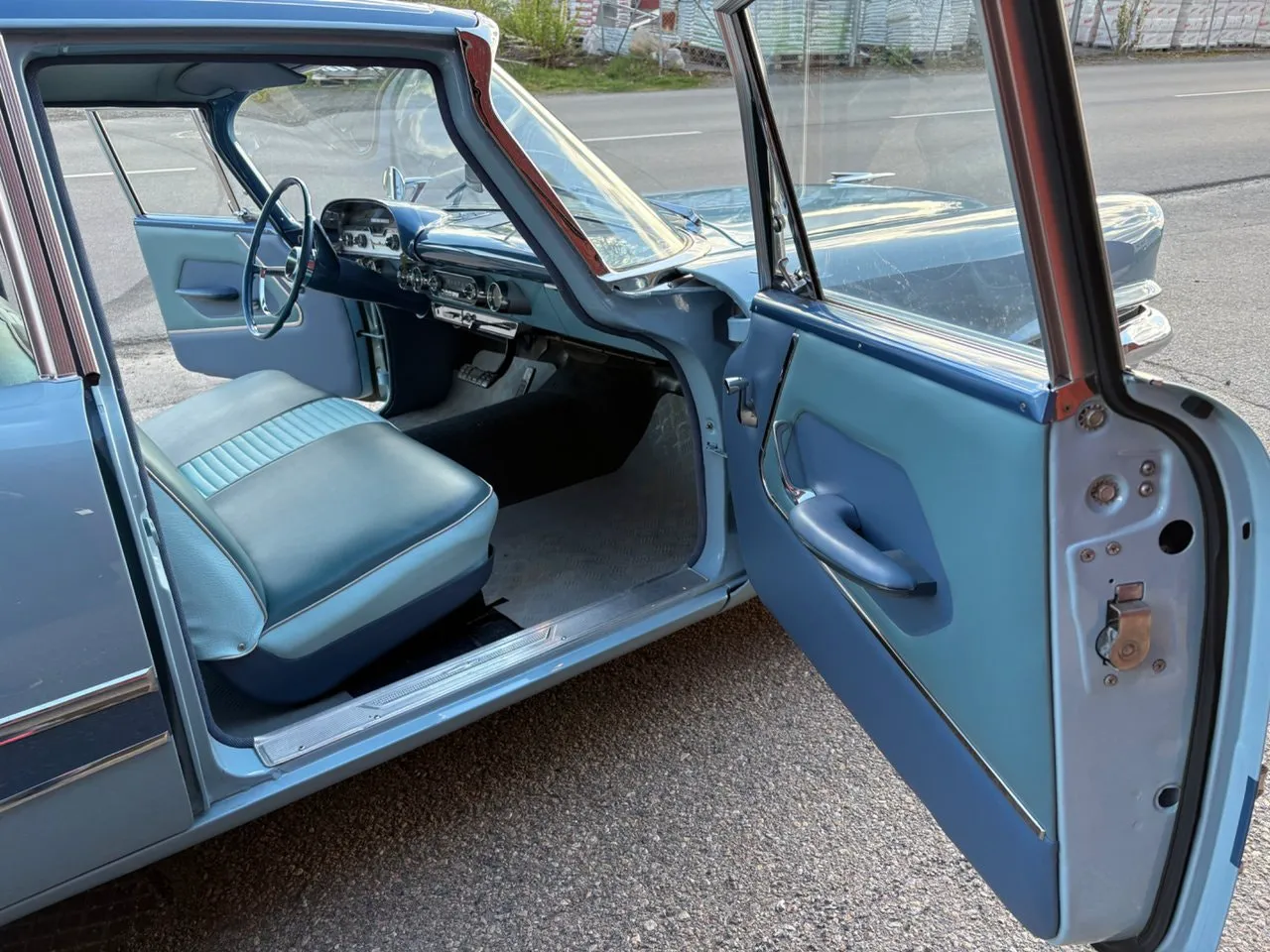 Vehicle image 18