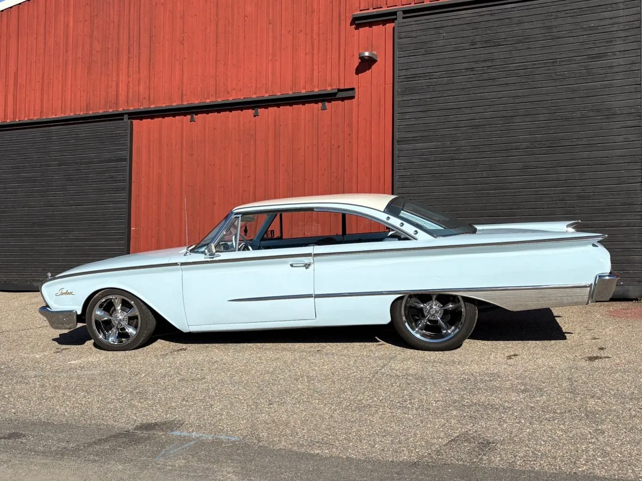 Vehicle image 10