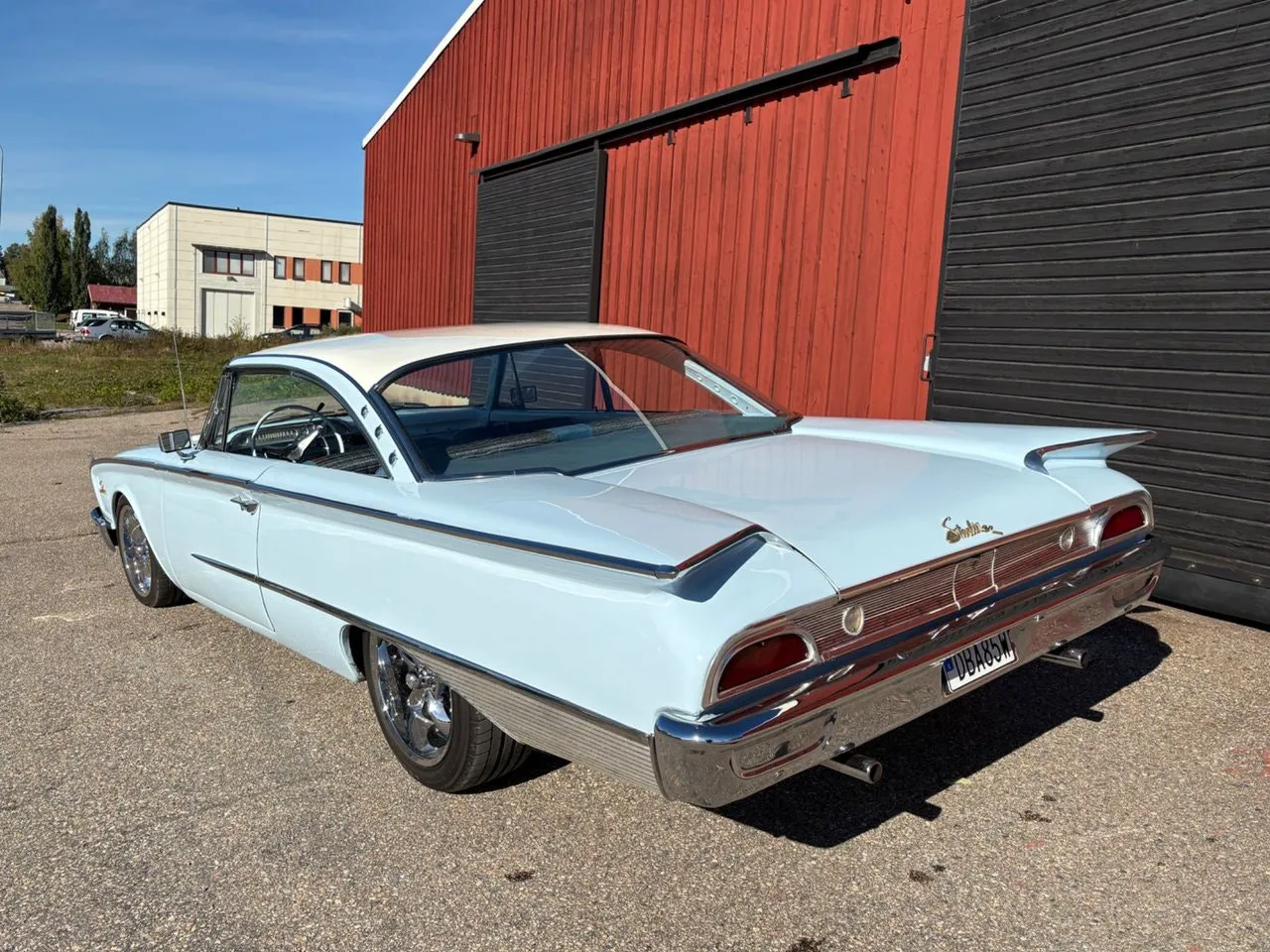 Vehicle image 3