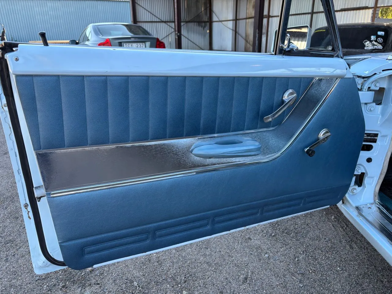 Vehicle image 16