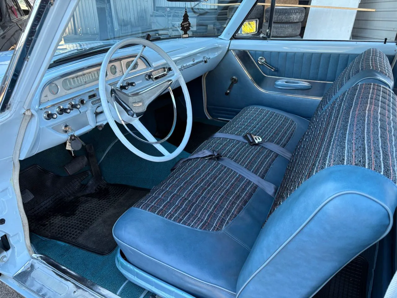 Vehicle image 14