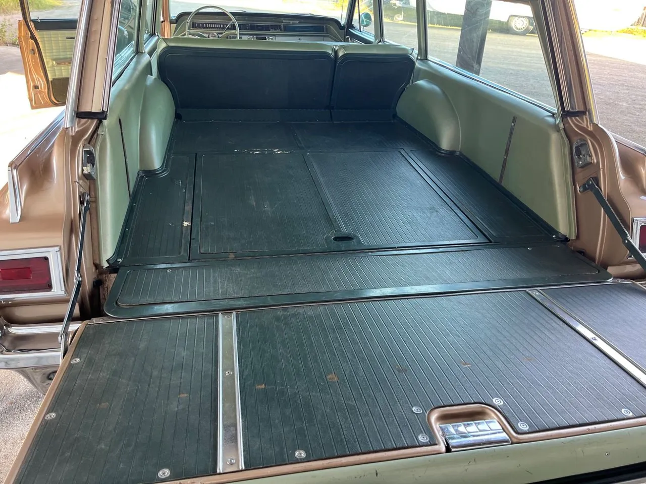 Vehicle image 11