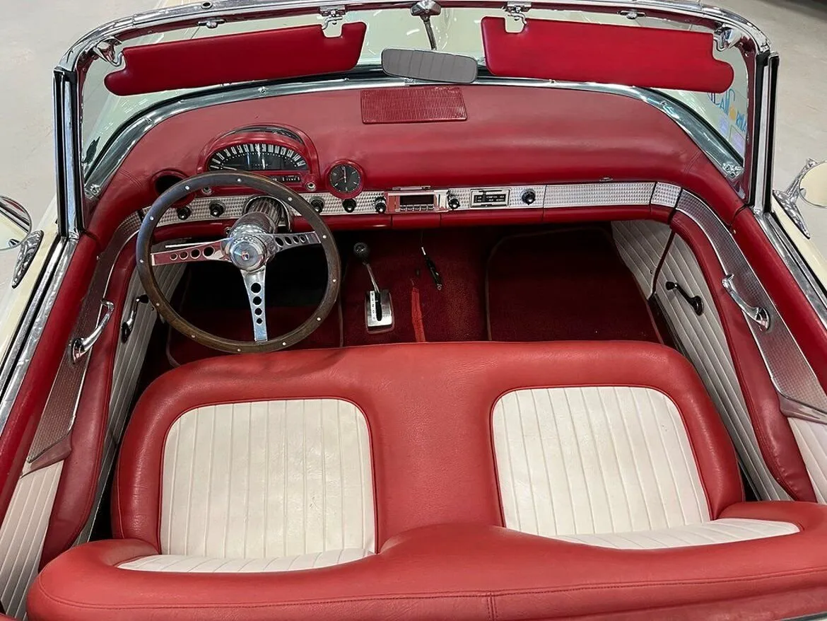 Vehicle image 15