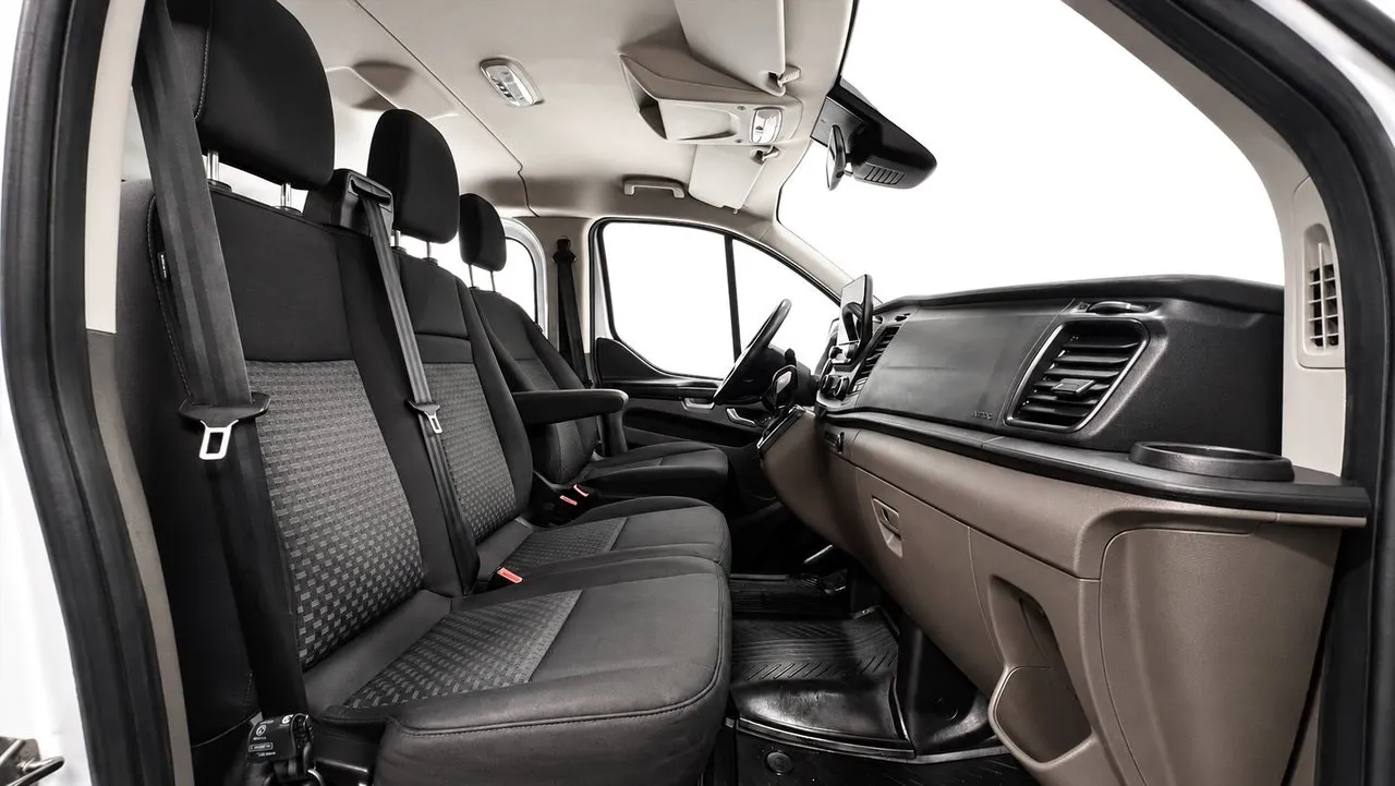 Vehicle image 15