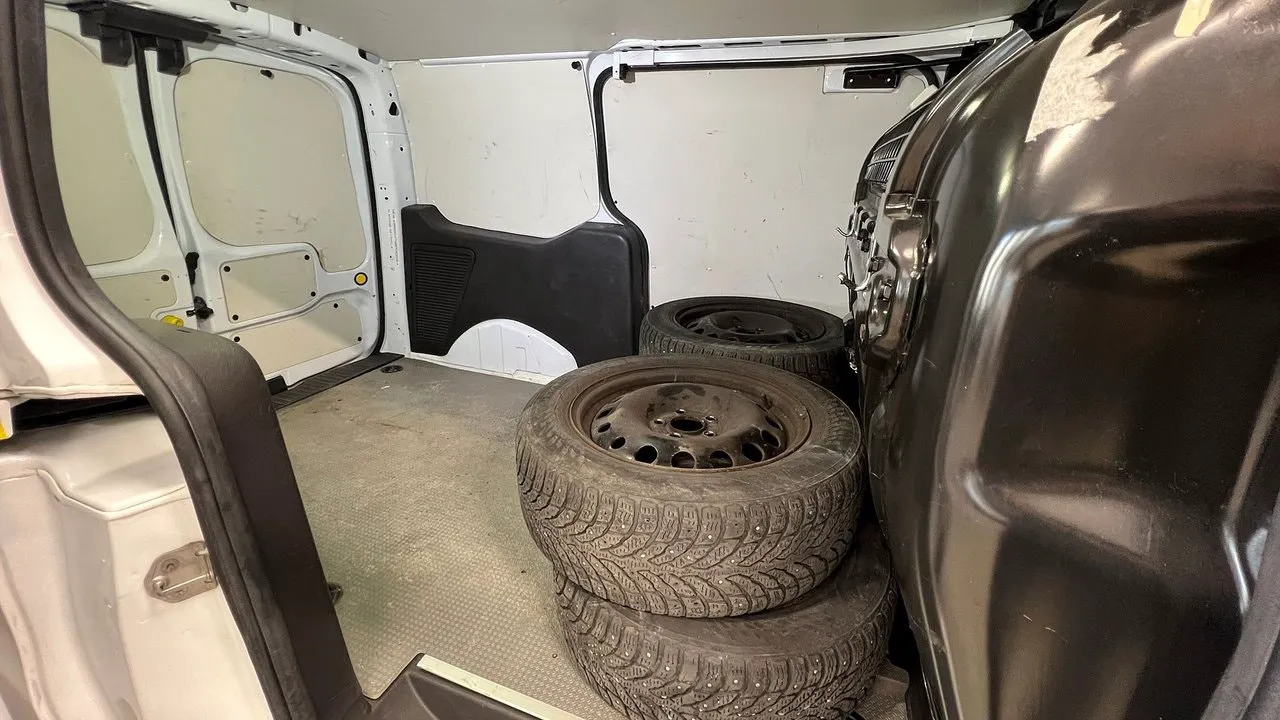 Vehicle image 11