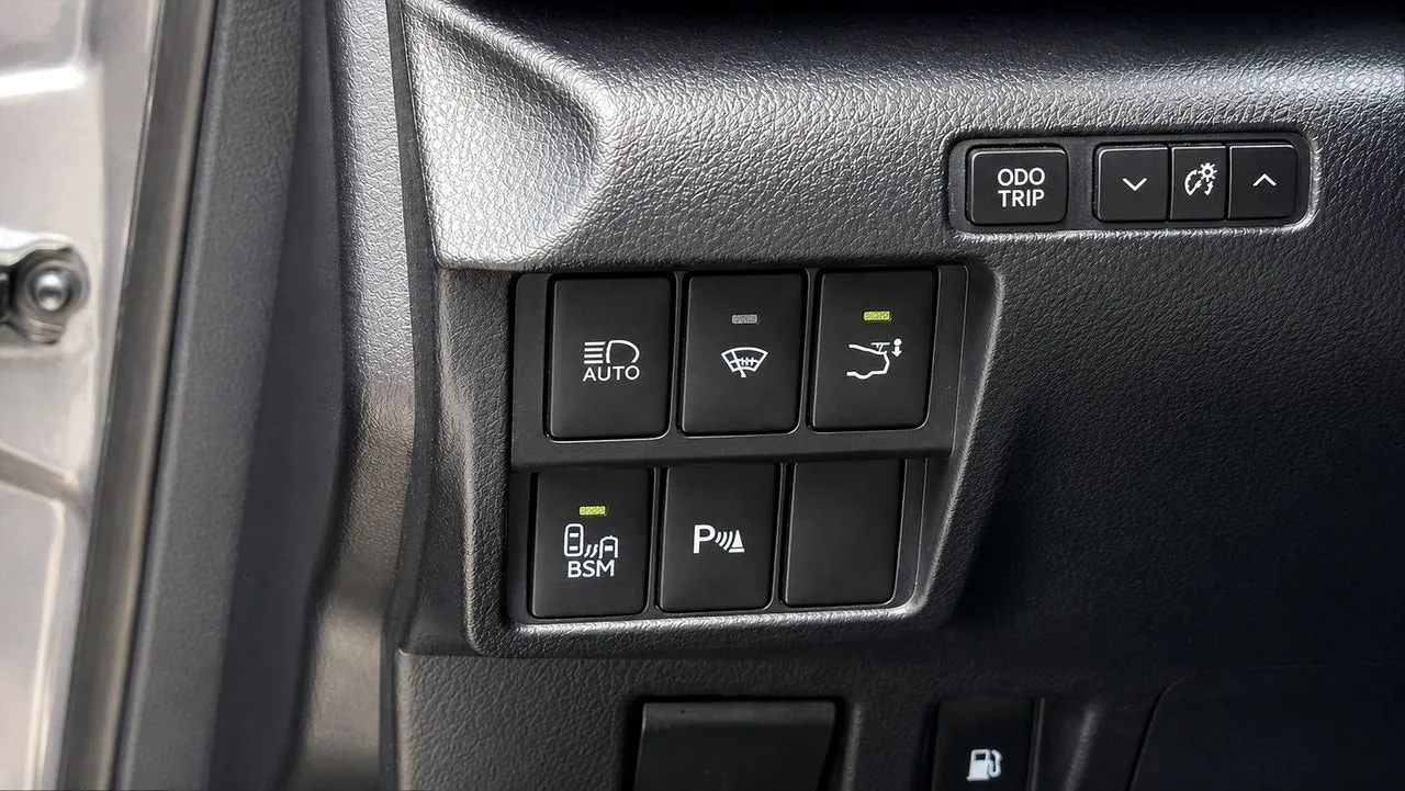 Vehicle image 26