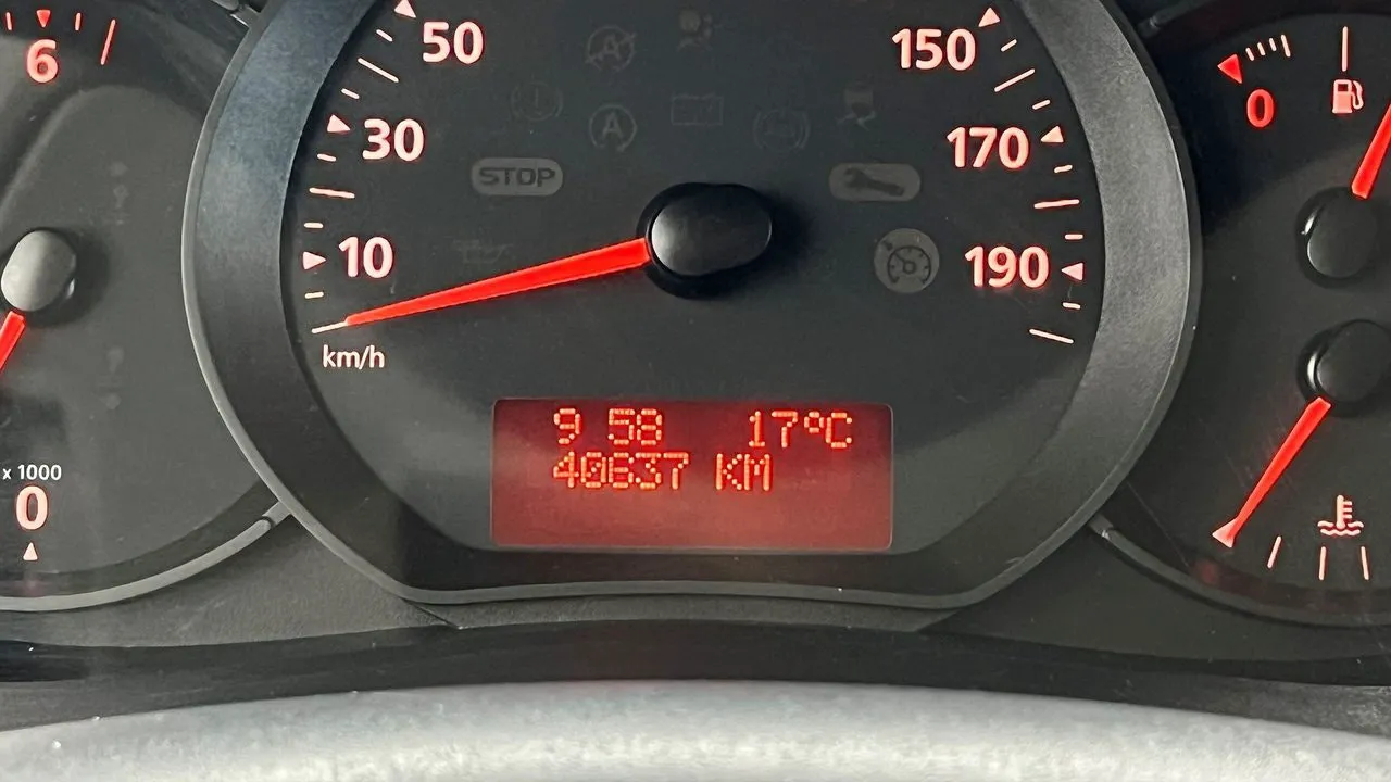 Vehicle image 13