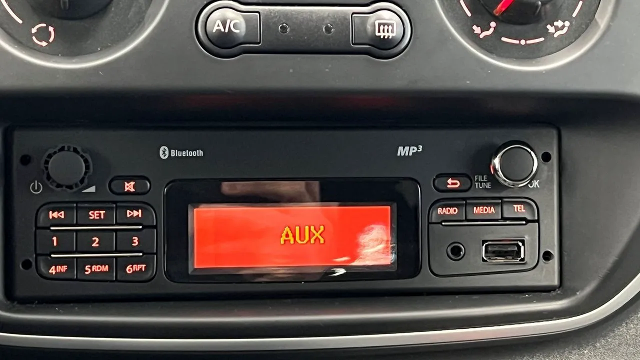 Vehicle image 14