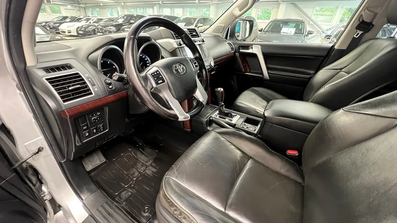 Vehicle image 9
